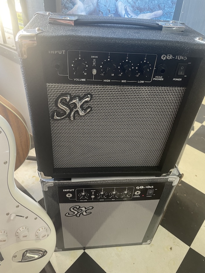 White Stratocaster Styled SX Guitar Amp Combo
